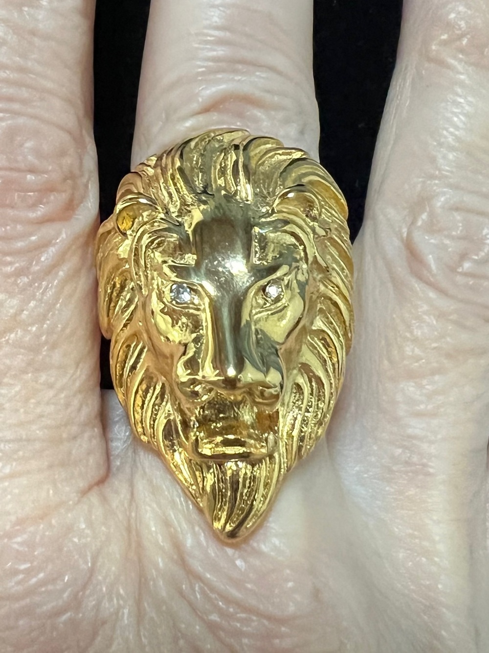 Gold Lion Head Ring with rhinestone Eyes - Picture 3 of 4